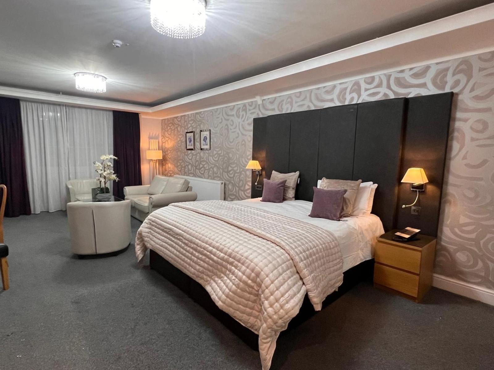 The Diplomat Hotel Restaurant & Spa Лланеллі Екстер'єр фото